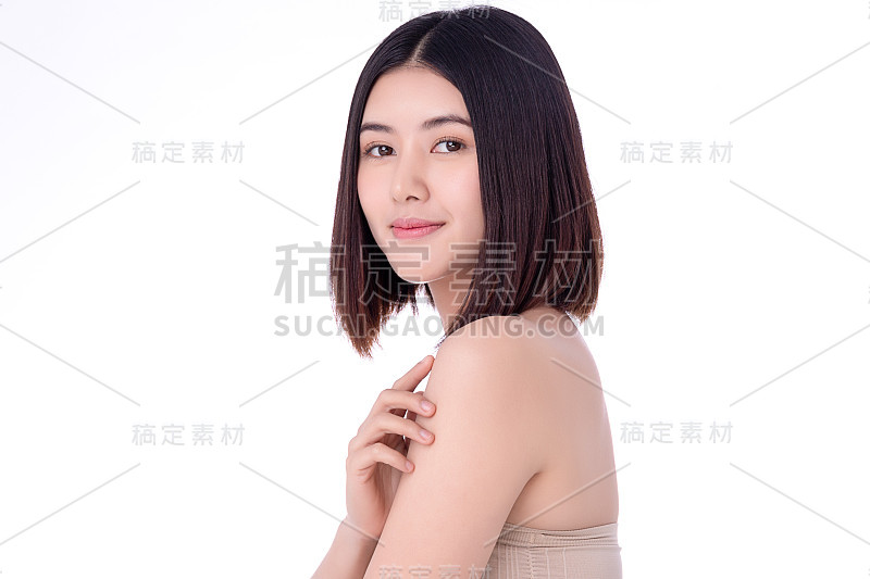 肖像美丽年轻的亚洲女人干净清新裸露的皮肤概念。亚洲女孩美容面部护肤保健，面部护理，完美肌肤，自然妆容