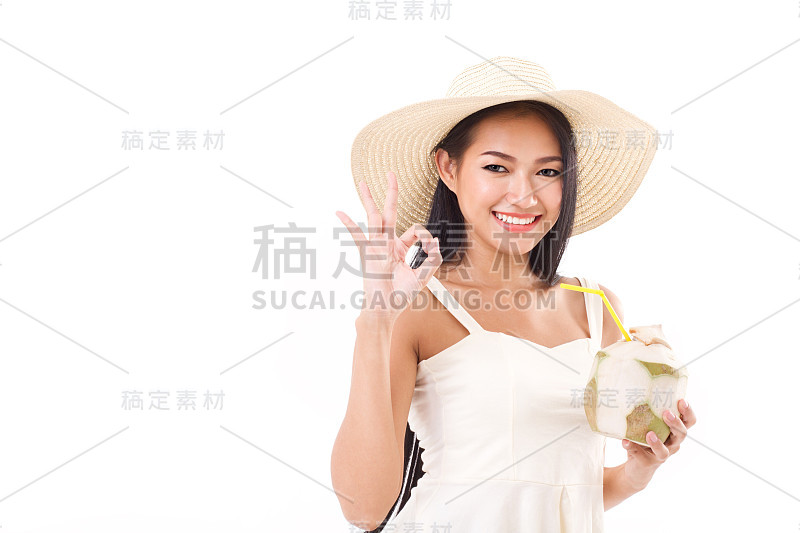 夏天的女人给ok手势