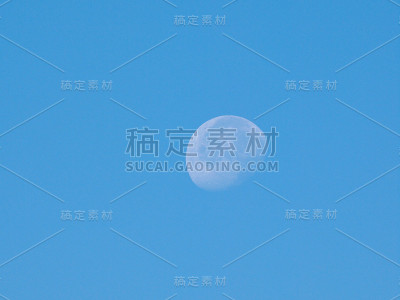 减弱凸月