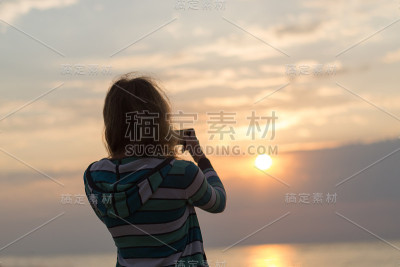 海上日出