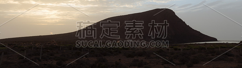 雾日出，云前山