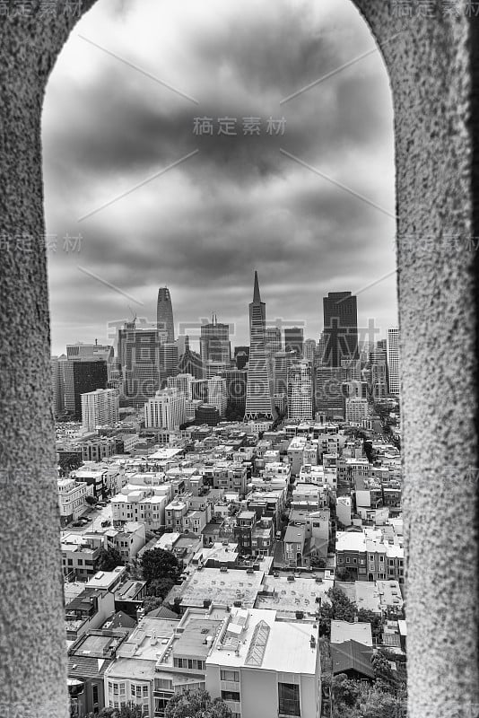 旧金山—2017年8月:Coit Tower Architecture设计的旧金山天际线