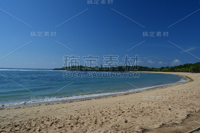 白色的沙滩是如此美丽