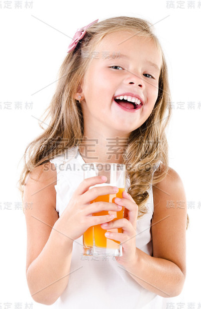 快乐的小女孩与一杯果汁隔离