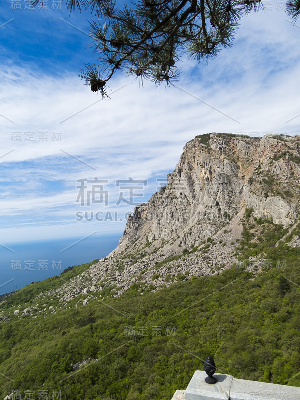 下午的群山