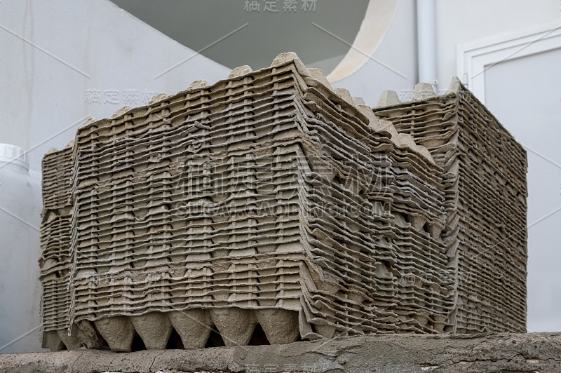 一堆空鸡蛋盒