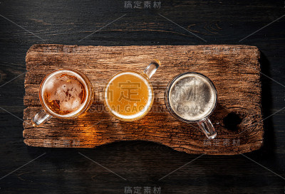 三杯不同的精酿啤酒