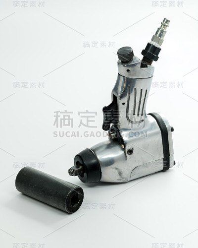 车间工具空气扳手与插座拆卸轮胎