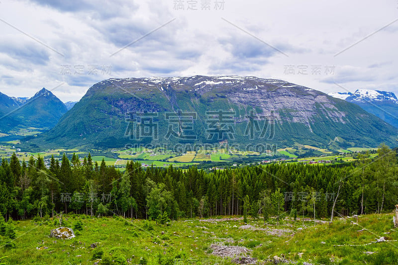 维斯特兰县斯特林市的山地景观。挪威。