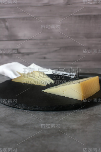 石头上的idiazabal奶酪