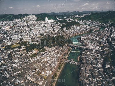 鸟瞰图凤凰古城风光，中国湖南