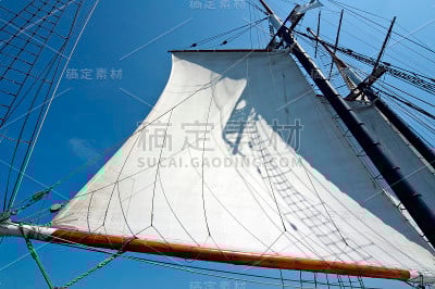 高桅横帆船航行