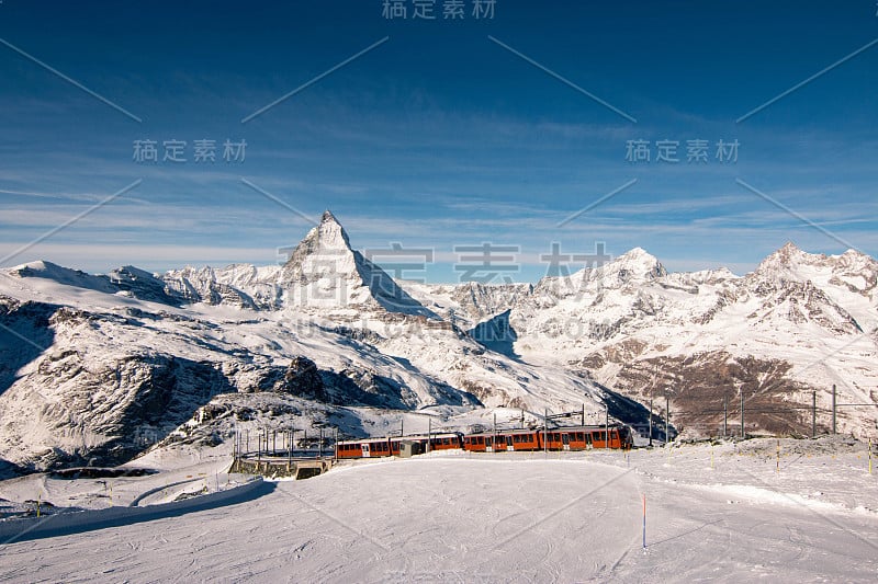 以马特洪峰为背景的泽马特滑雪，瑞士