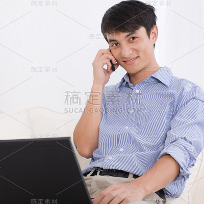 年轻人在家工作