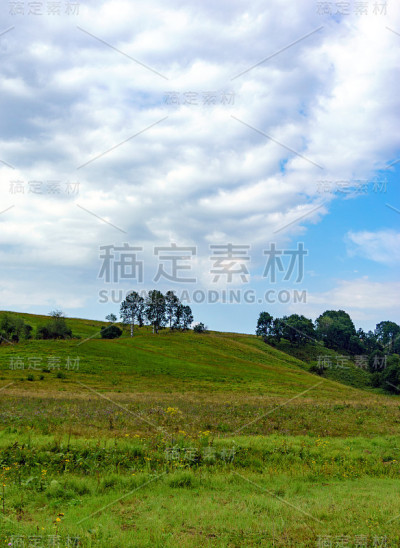 青山碧水，蓝天白云