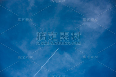 天空中飞机的痕迹
