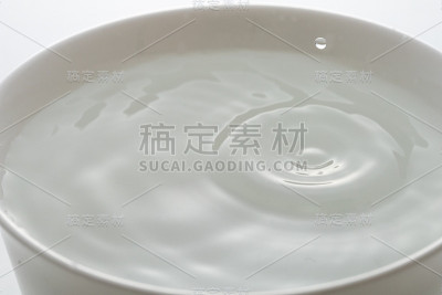 浪涛落水后。