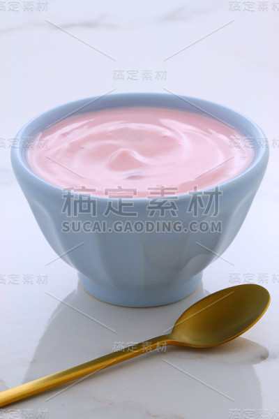 浆果法式酸奶