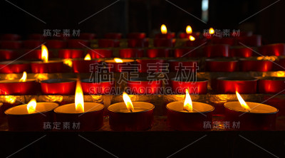 教堂祈祷蜡烛
