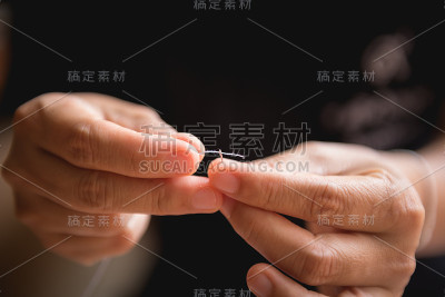 妇女用缝纫设备缝制织物