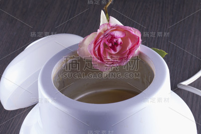 蜡加热器和玫瑰