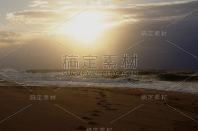 日出在海滩