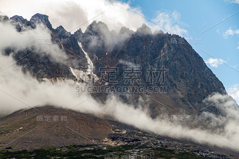 美国阿拉斯加州斯卡格威附近的山