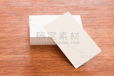 桌上的名片