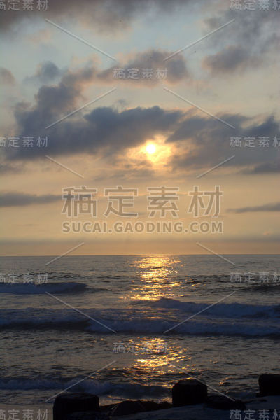 海上日出