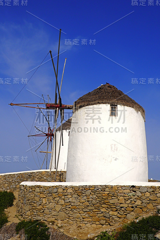 米科诺斯(希腊)著名的白色风车，位于爱琴海中心的基克拉迪斯岛