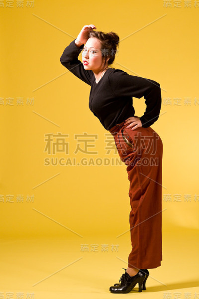 美丽女孩侧视图