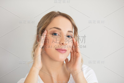 完美的面孔。