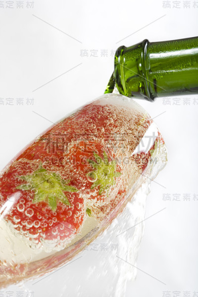倒香槟