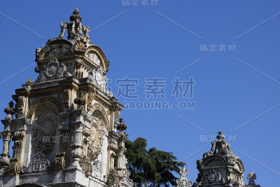 土耳其伊斯坦布尔多玛巴赫宫的一扇门