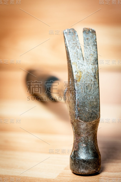 一个钢羊角锤的特写