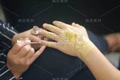 画指甲花的过程
