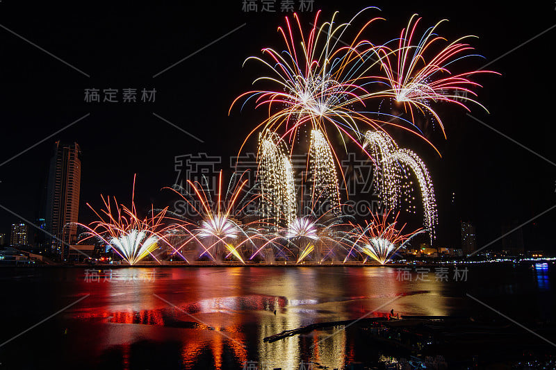 岘港国际烟花节每年举行。