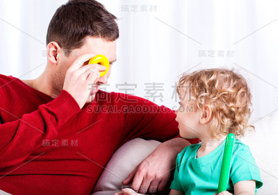 爸爸的空闲时间都和儿子在一起