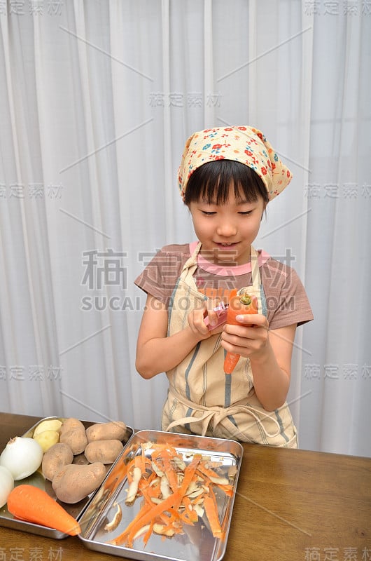 一个女孩做饭