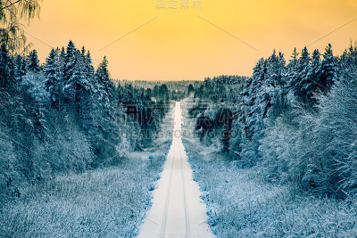 芬兰索特卡莫的雪景铁路。