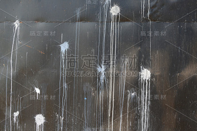 彩弹俱乐部的垃圾墙上画着被击中的球的背景。