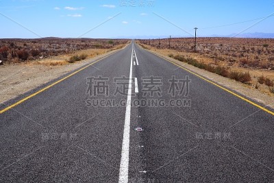 漫长的柏油路通向无限