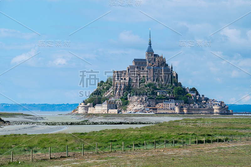 法国诺曼底，西欧，圣米歇尔山田园诗般的全景