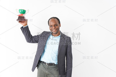 黑人得到一个奖杯