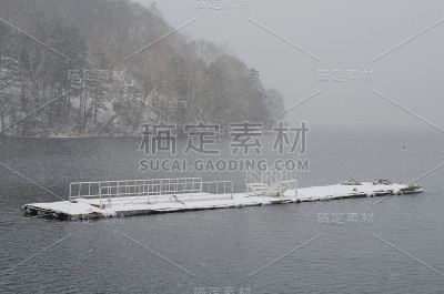 冬天的西藏湖