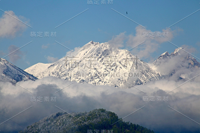 风景的巴伐利亚阿尔卑斯在德国，霍恩施万高城堡景观德国的巴伐利亚阿尔卑斯，霍恩施万高城堡景观