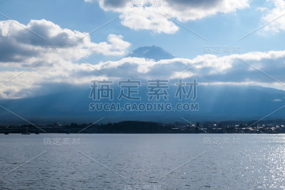 日本——从川口千子湖近距离观看富士山