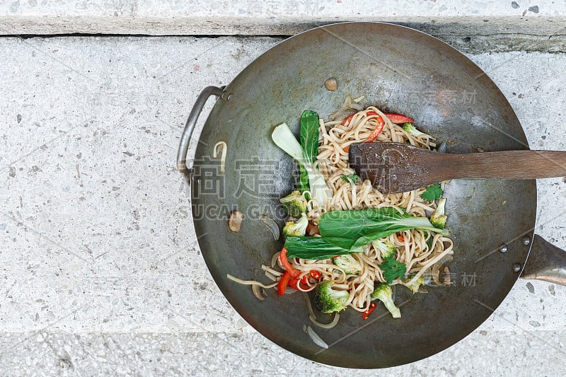 亚洲食物，烹饪在餐厅俯视图