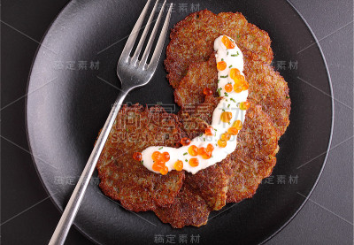 土豆煎饼配酸奶油