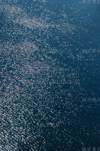 海面。